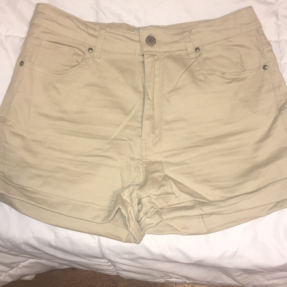 Women’s Stretchy Cargo Shorts